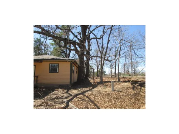 $900 | 266 James Fannin Road, Honey Grove, TX 75446