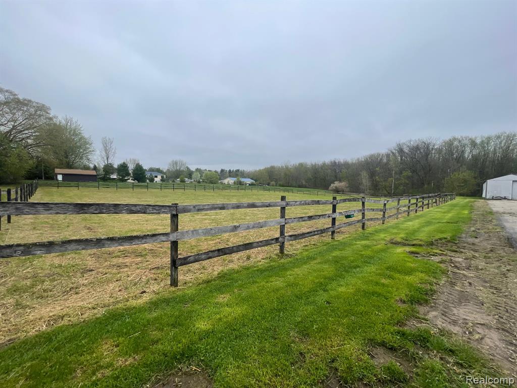 8261 Fenton Road Grand Blanc, MI 48439 - Photo 2 of 24