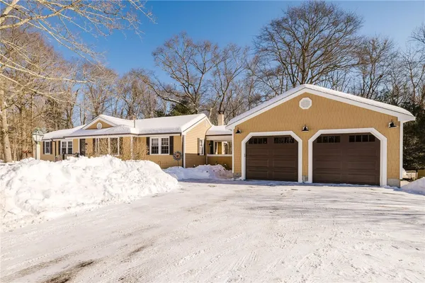 $655,000 | 185 Moulton Street, Rehoboth, MA 02769