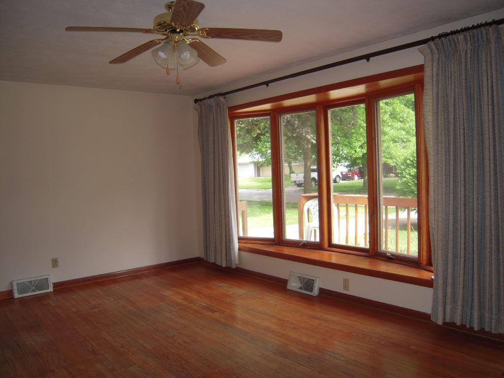 4801 Cayuga Road Rockford, IL 61107 - Photo 3 of 14 Gallery Image 3