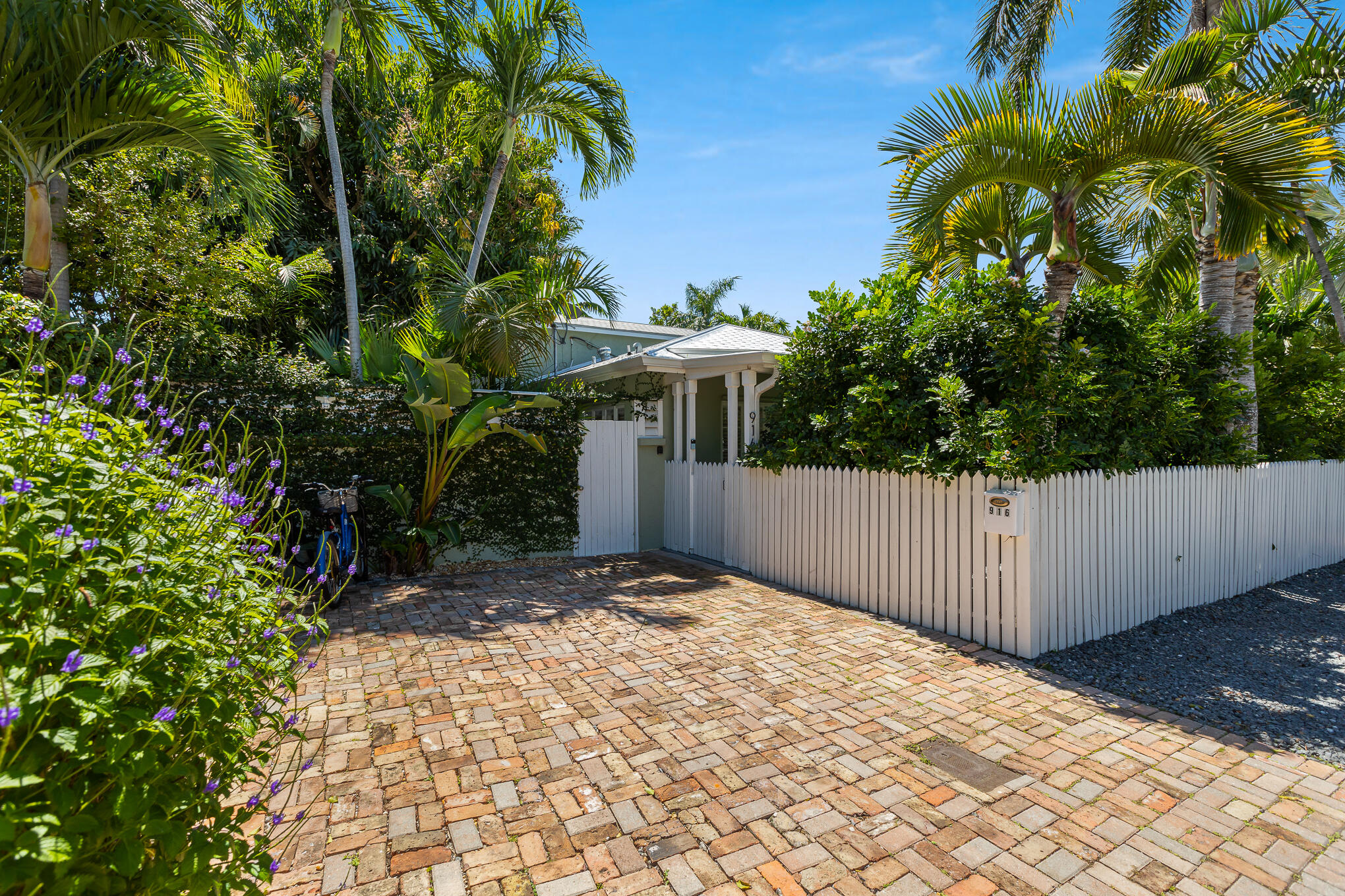 916 Seminary Street Key West, FL 33040 - Photo 3 of 37 a view of a backyard with a tree
