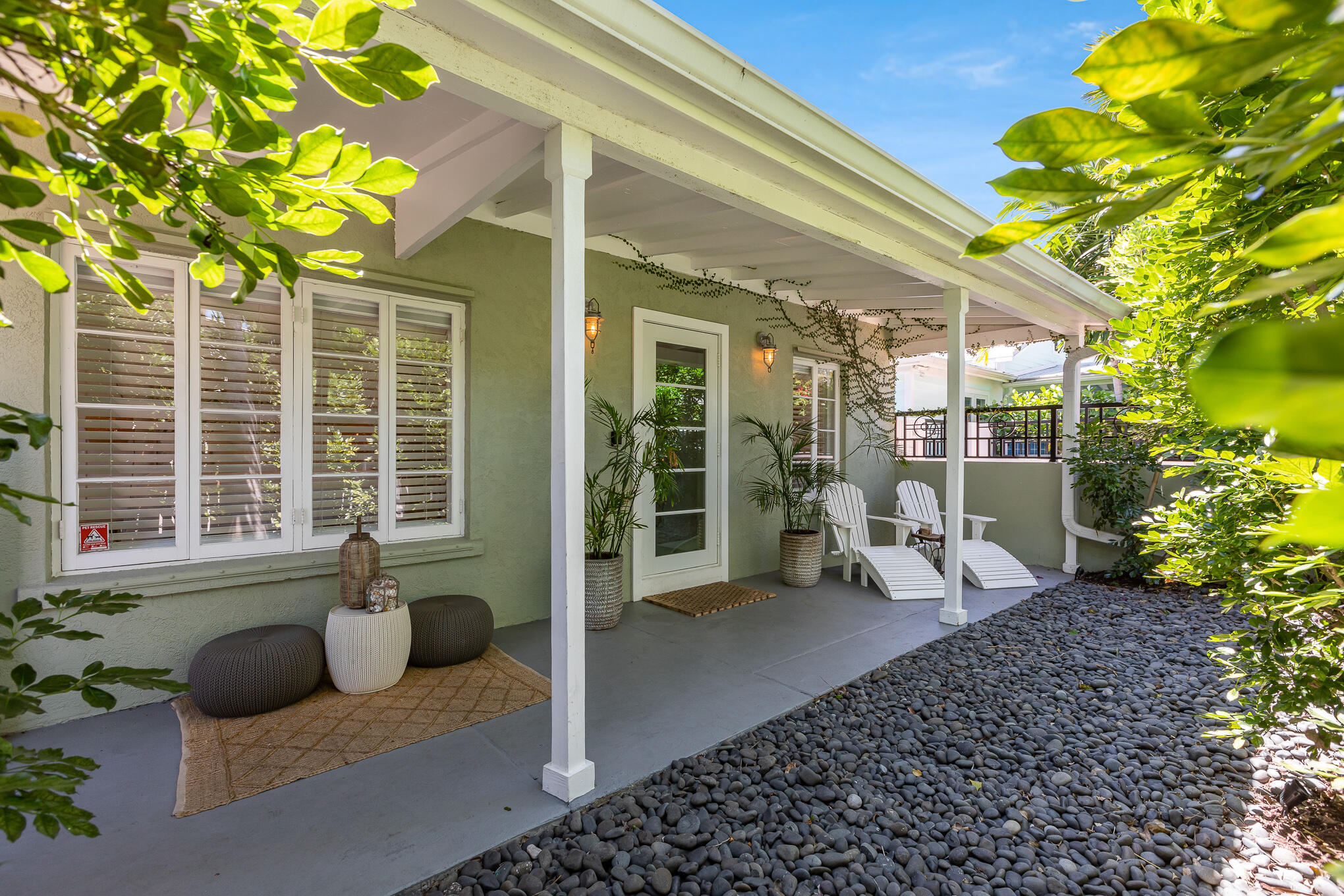 916 Seminary Street Key West, FL 33040 - Photo 6 of 37 a view of a house with a patio