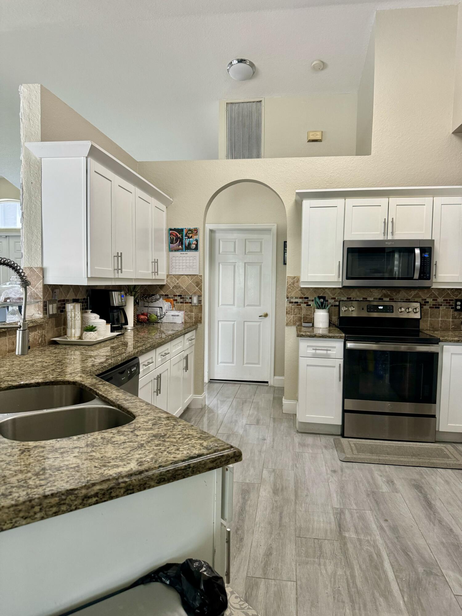 122 Nottingham Road Royal Palm Beach, FL 33411 - Photo 15 of 49 IMG_3974