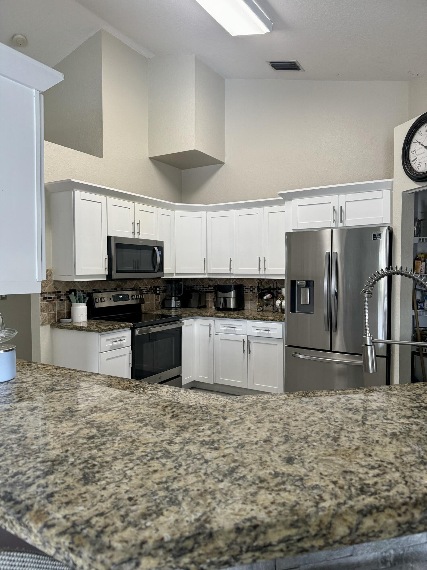 122 Nottingham Road Royal Palm Beach, FL 33411 - Photo 16 of 49 IMG_3978 (1)