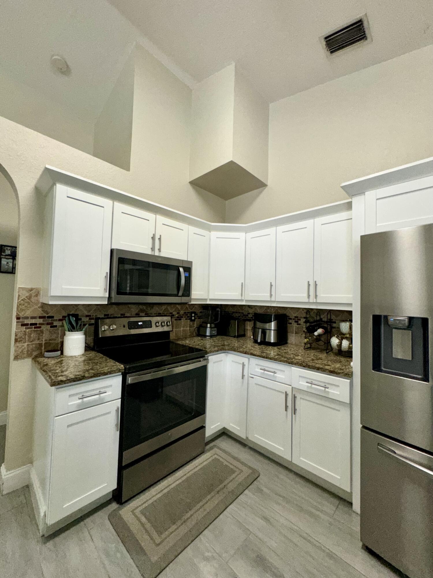 122 Nottingham Road Royal Palm Beach, FL 33411 - Photo 19 of 49 IMG_3984 (1)
