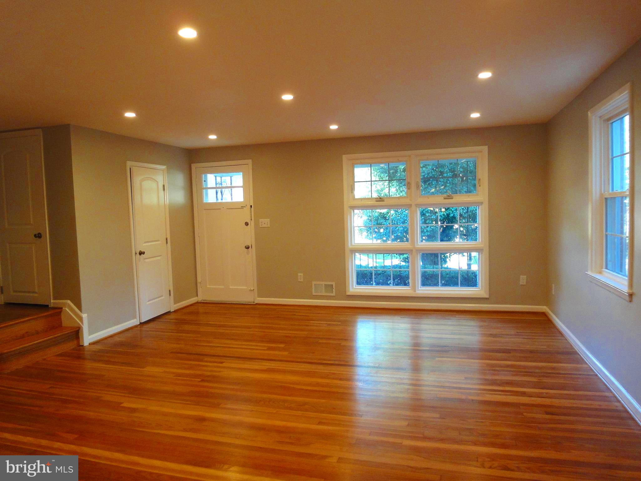 1307 Brixton Road Baltimore, MD 21239 - Photo 6 of 25 Living Room