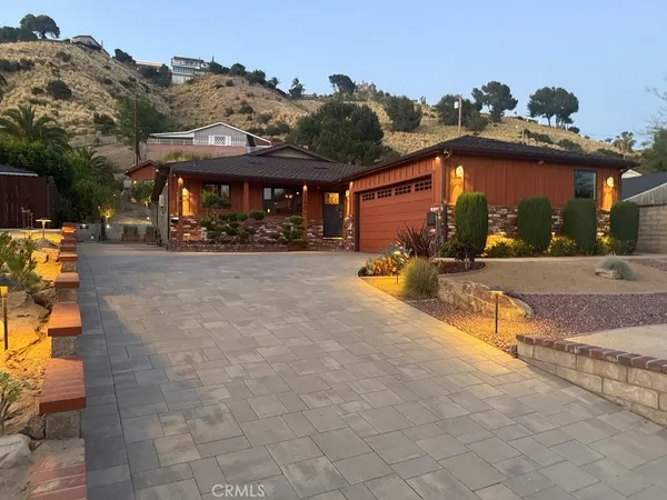 $5,995 | 2746 North Kenneth Road, Burbank, CA 91504
