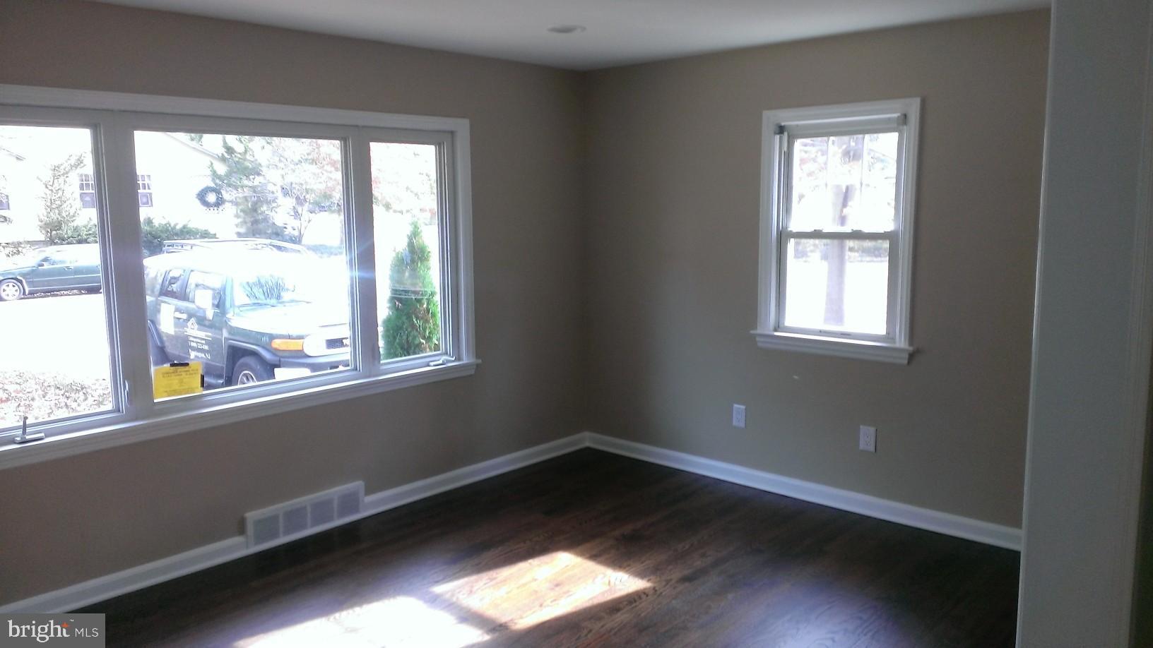 83 Ridgewood Avenue Ewing, NJ 08618 - Photo 2 of 11