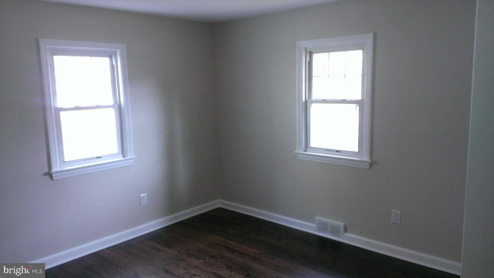 83 Ridgewood Avenue Ewing, NJ 08618 - Photo 4 of 11