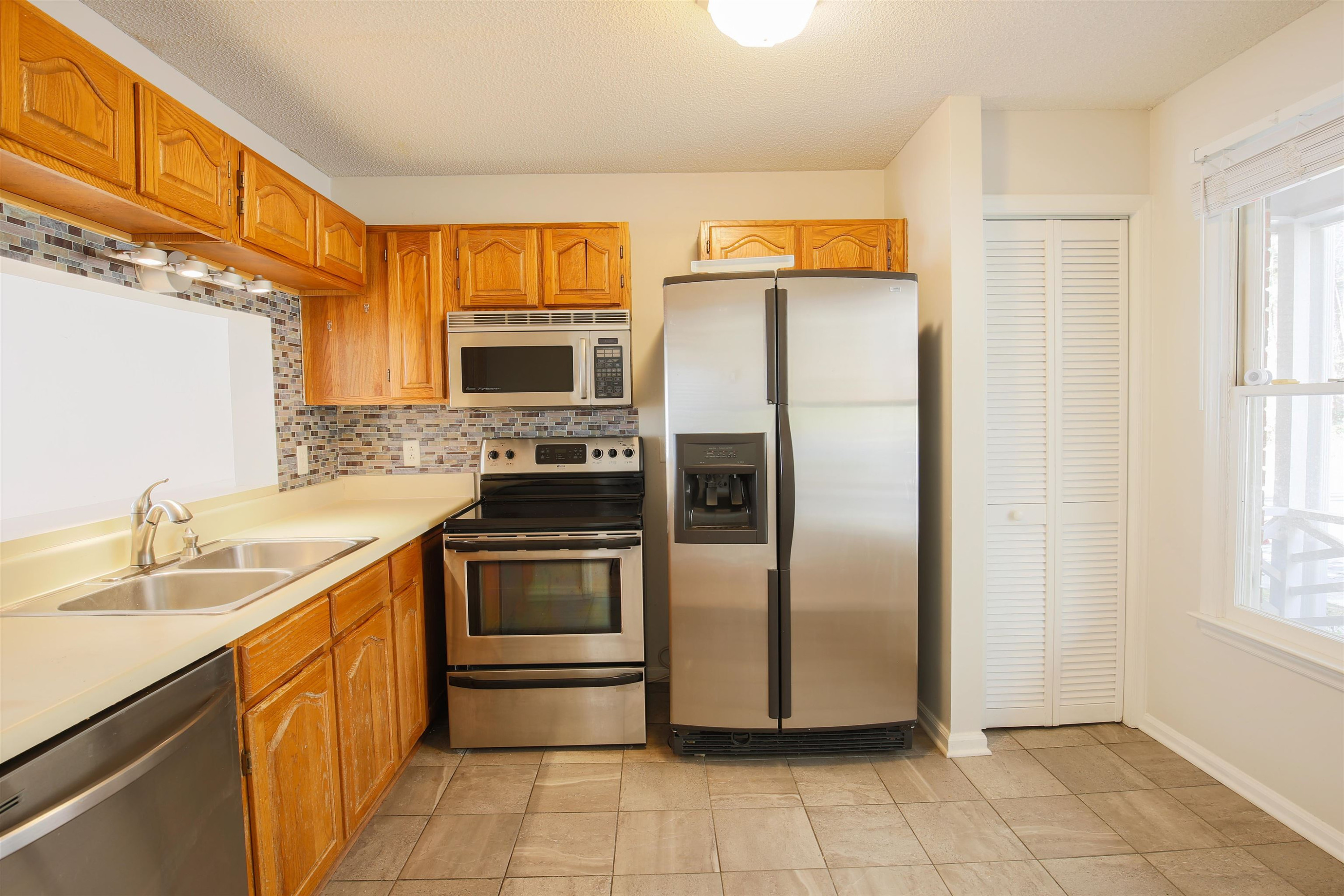 4607 Fawnbrook Circle Raleigh, NC 27612 - Photo 4 of 14 Photo 4