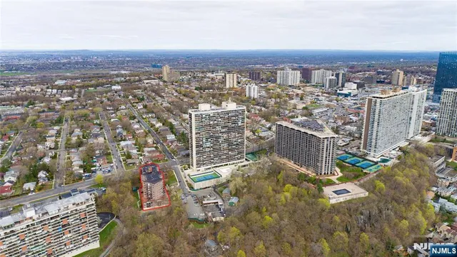 $349,990 | 1450 Palisade Avenue, Unit 3A, Fort Lee, NJ 07024