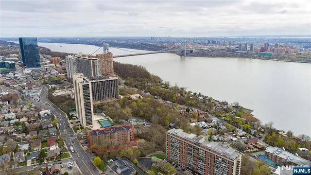 $349,990 | 1450 Palisade Avenue, Unit 3A, Fort Lee, NJ 07024