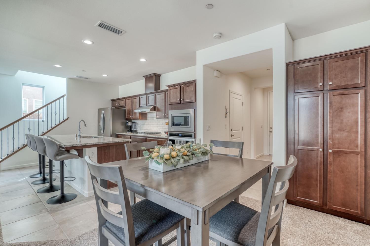 933 Winchell Way West Madera, CA 93636 - Photo 5 of 29 a view of a dining room with furniture