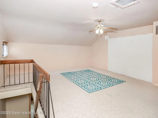 a view of entryway with chandelier fan