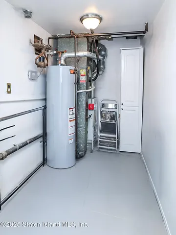 a view of a storage & utility room with washer and dryer