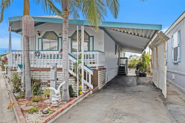 a view of a house with street