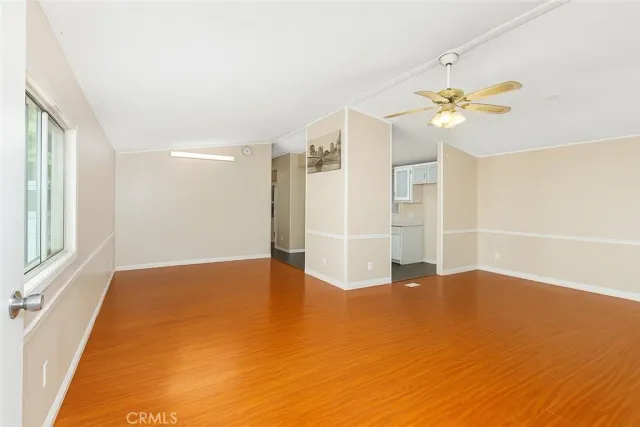 a view of empty room with a ceiling fan