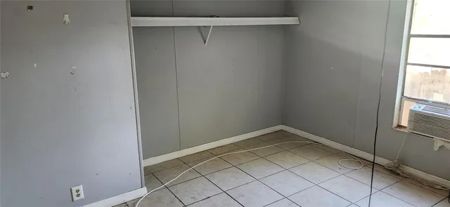 a view of backyard of the house