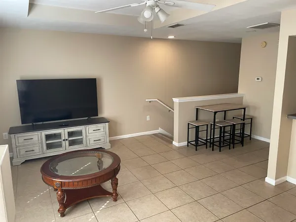 $1,350 | 741 White Drive, Unit 22, Tallahassee, FL 32304
