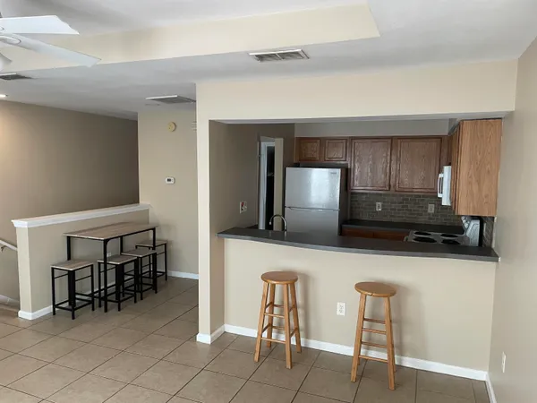 $1,350 | 741 White Drive, Unit 22, Tallahassee, FL 32304