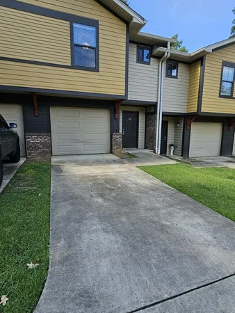 $1,350 | 741 White Drive, Unit 22, Tallahassee, FL 32304