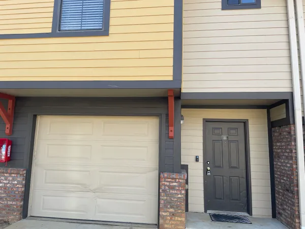 $1,350 | 741 White Drive, Unit 22, Tallahassee, FL 32304