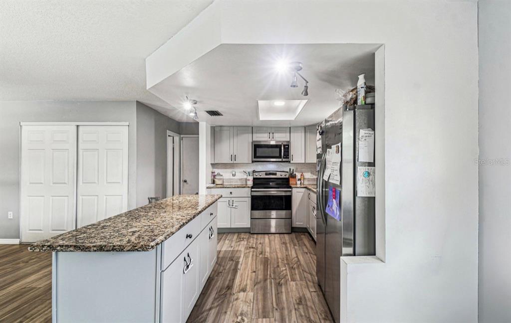 7112 Vista Way New Port Richey, FL 34653 - Photo 23 of 54 a large kitchen with a stove and refrigerator