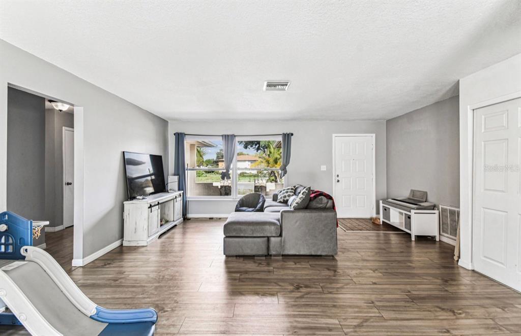7112 Vista Way New Port Richey, FL 34653 - Photo 9 of 54 a living room with furniture and a flat screen tv