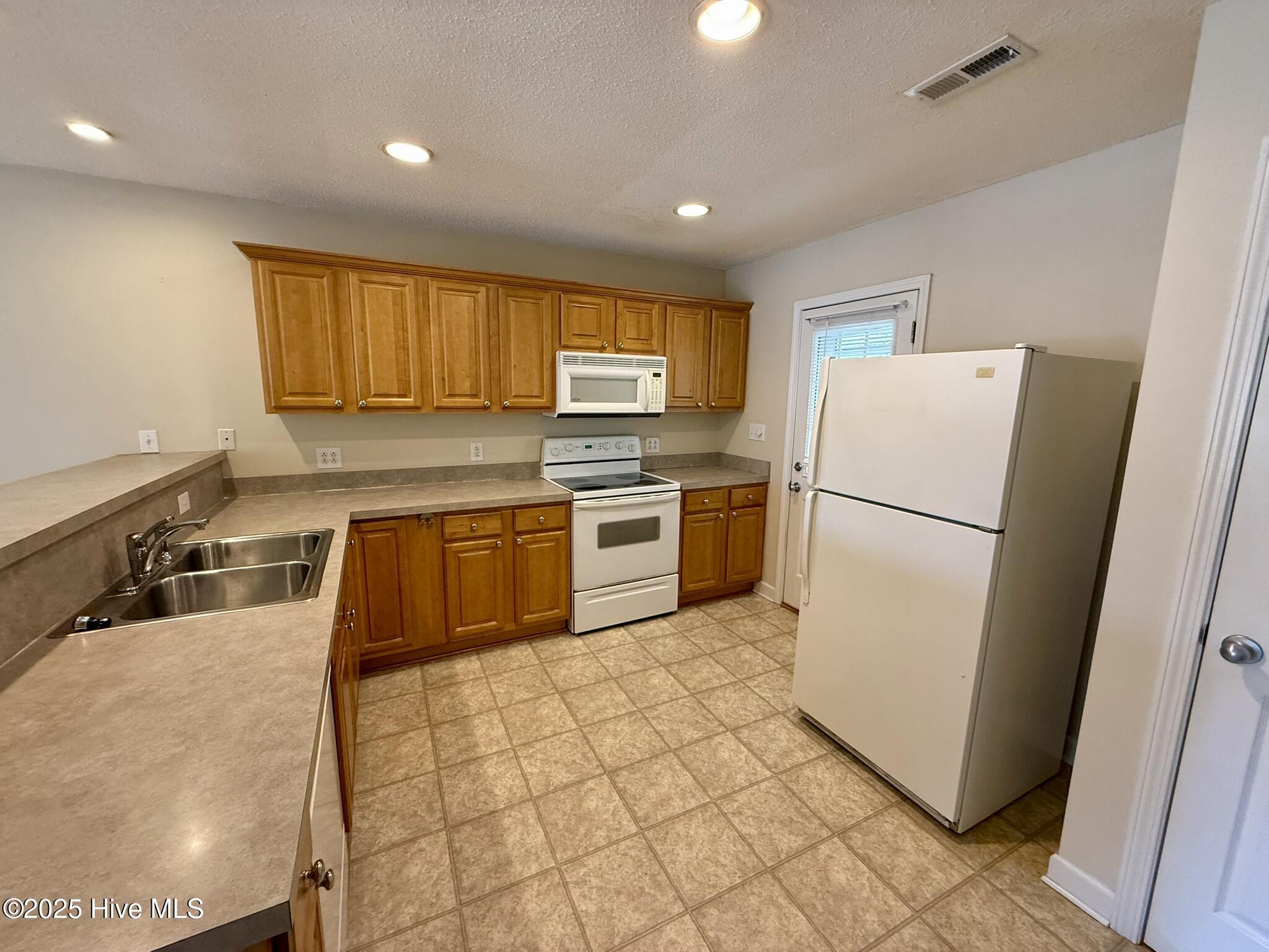 1003 High Point Avenue Southwest, Unit 3 Calabash, NC 28467 - Photo 6 of 12 IMG_7337