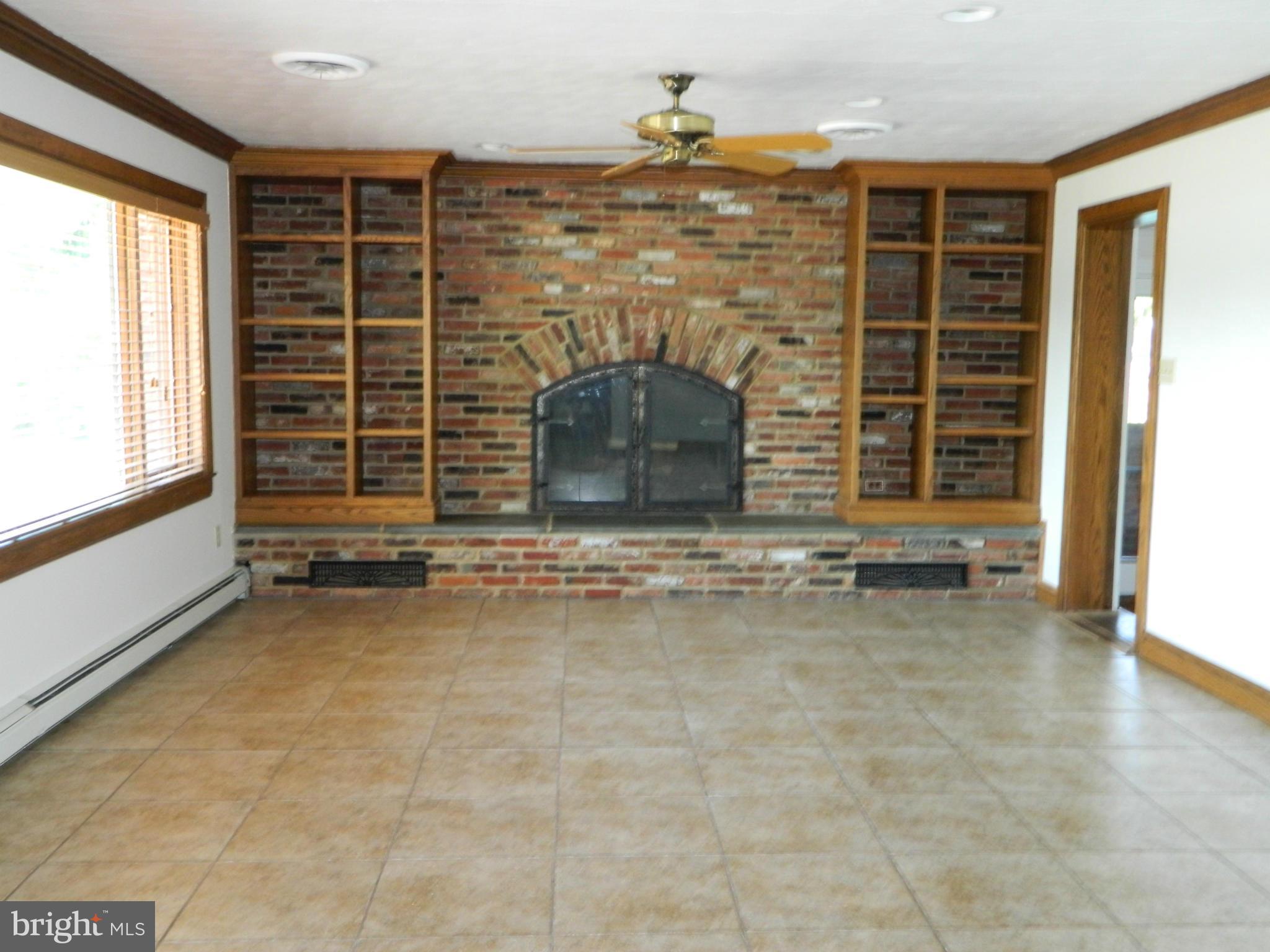 1500 Fullerton Road Edgewater, MD 21037 - Photo 3 of 22 Living Room