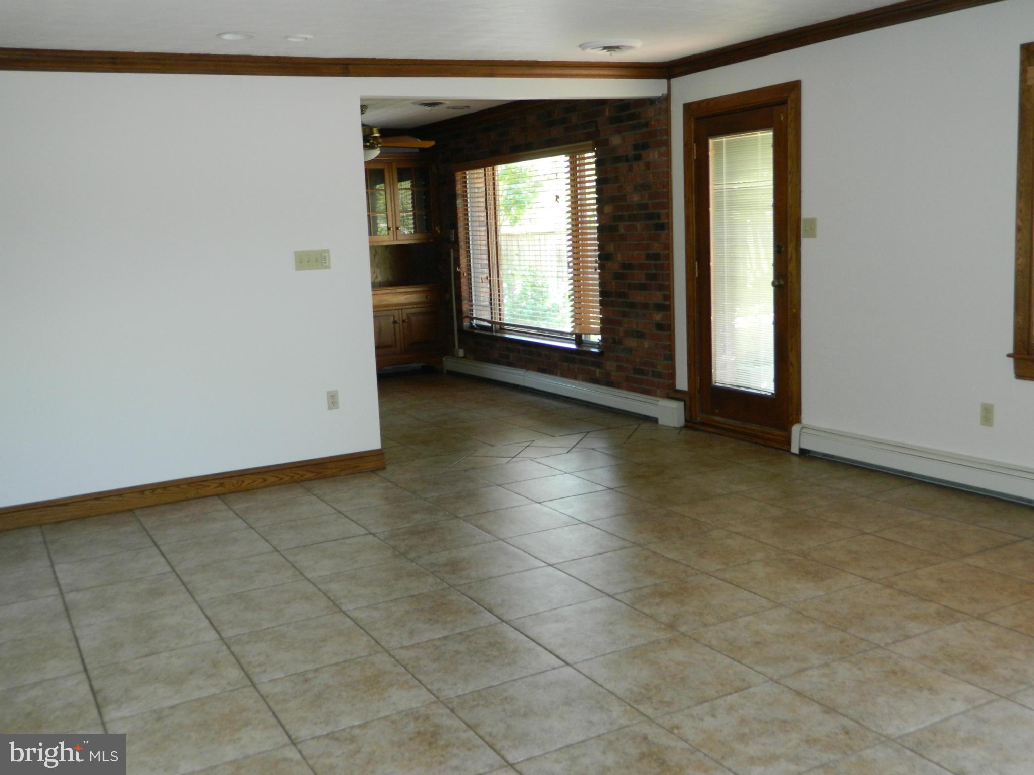 1500 Fullerton Road Edgewater, MD 21037 - Photo 5 of 22 Living Room
