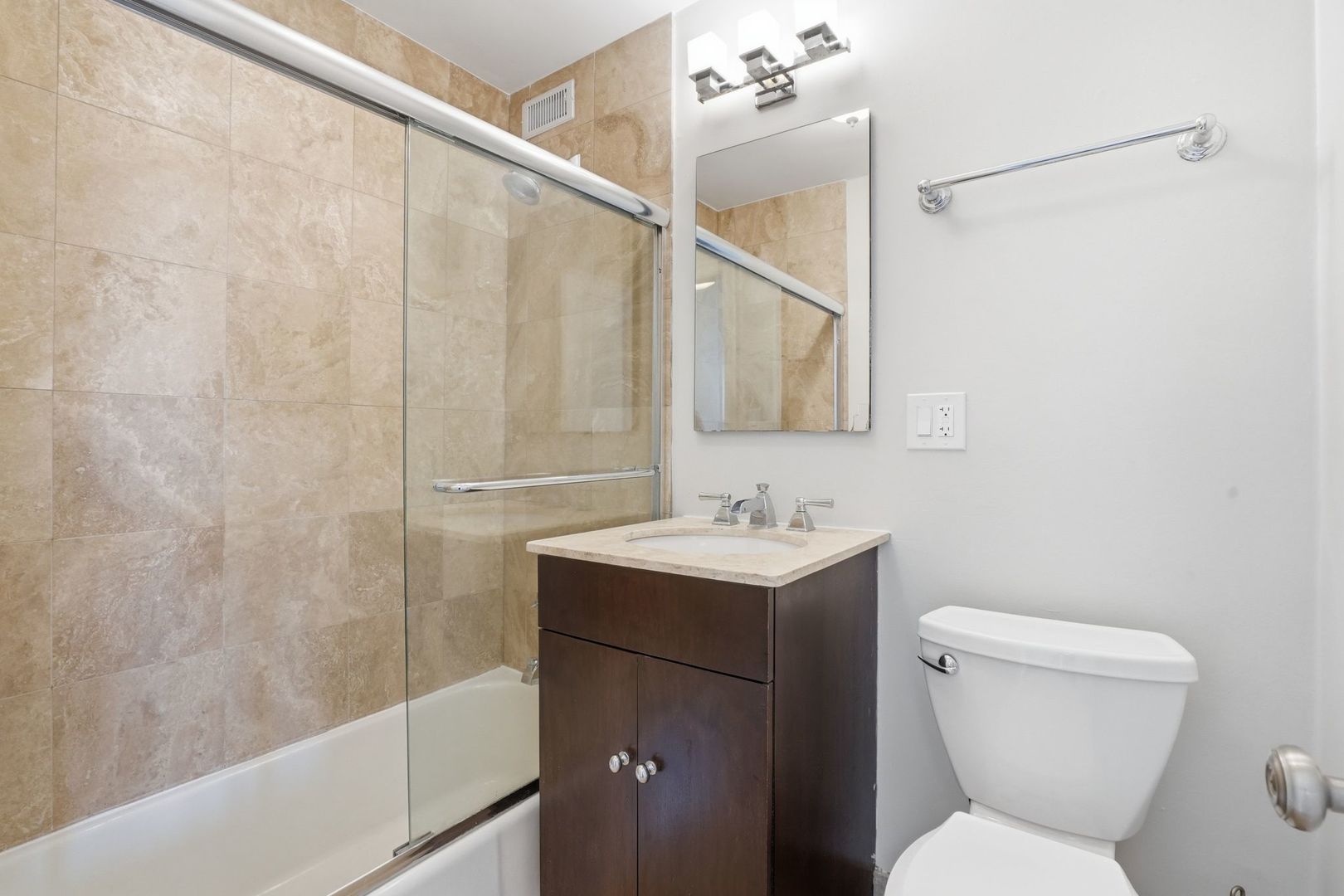 2930 North Sheridan Road, Unit 306 Chicago, IL 60657 - Photo 8 of 31
