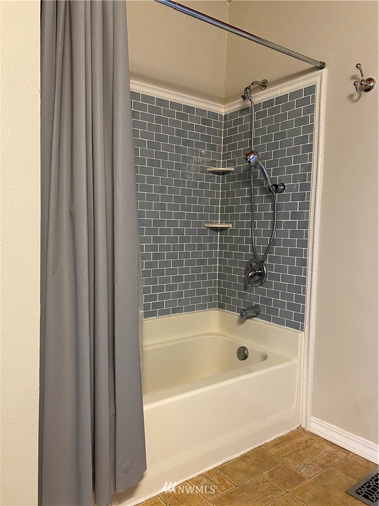 1310 River Road, Unit 3 Longview, WA 98632 - Photo 16 of 37 Gallery Image 16