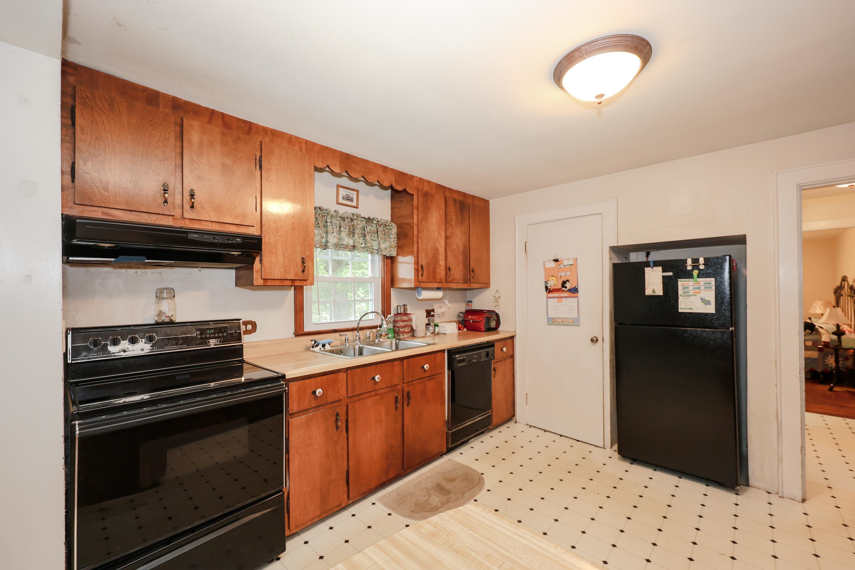 369 Lowell Street Manchester, NH 03104 - Photo 24 of 35 Gallery Image 24