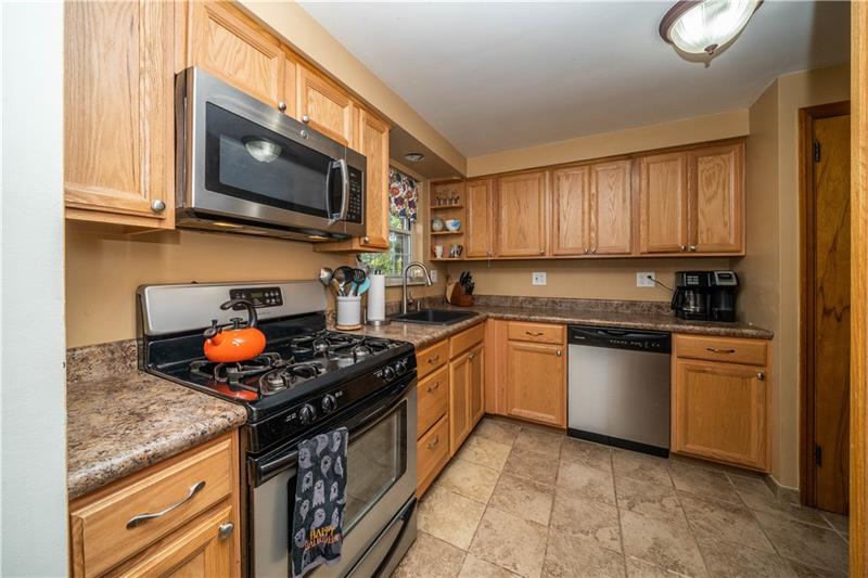 28 Rose Leaf Road Pittsburgh, PA 15220 - Photo 14 of 23 Gallery Image 14
