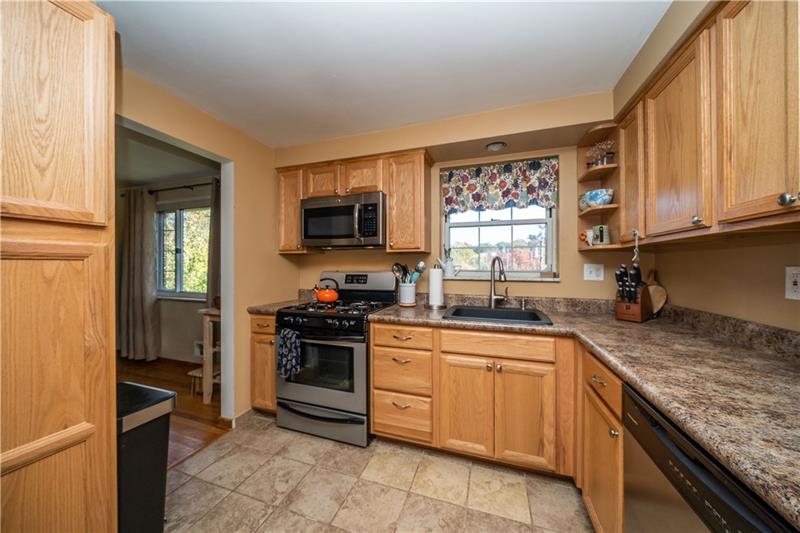 28 Rose Leaf Road Pittsburgh, PA 15220 - Photo 15 of 23 Gallery Image 15