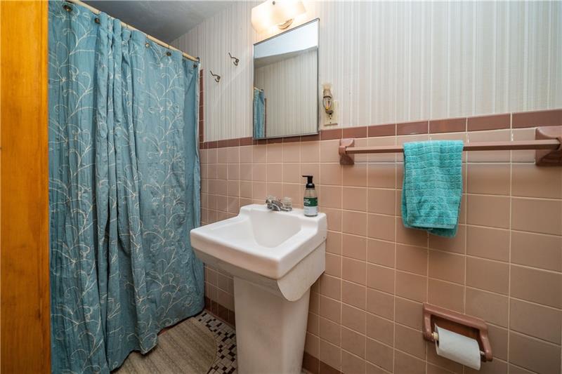 28 Rose Leaf Road Pittsburgh, PA 15220 - Photo 19 of 23 Gallery Image 19