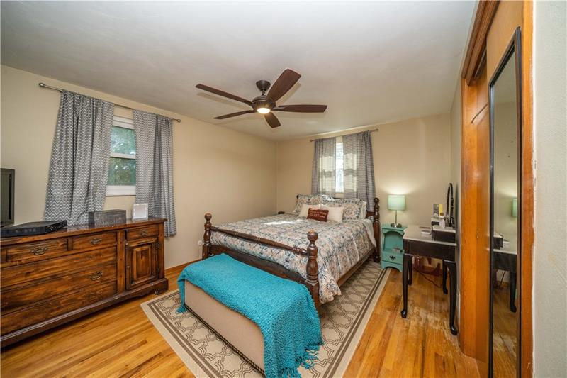 28 Rose Leaf Road Pittsburgh, PA 15220 - Photo 3 of 23 Gallery Image 3