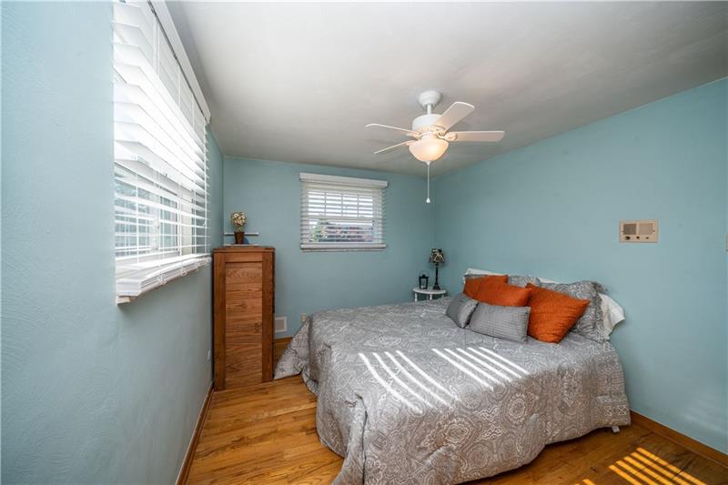 28 Rose Leaf Road Pittsburgh, PA 15220 - Photo 5 of 23 Gallery Image 5