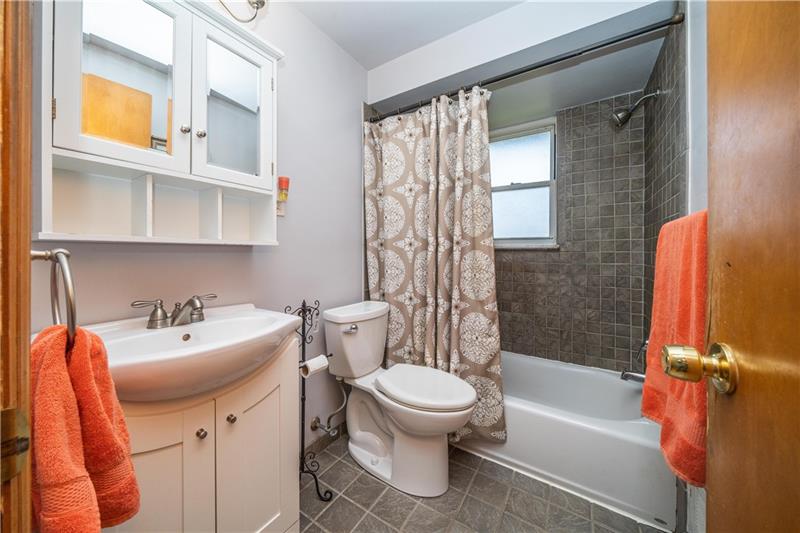 28 Rose Leaf Road Pittsburgh, PA 15220 - Photo 8 of 23 Gallery Image 8