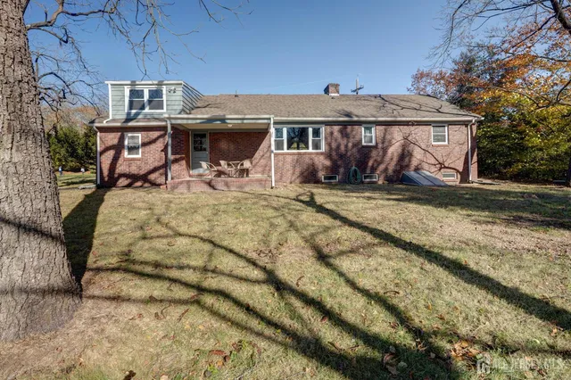 a view of a yard in front of house