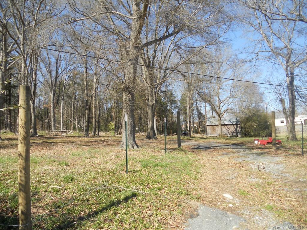 4771 Pottery Road Catawba, SC 29704 - Photo 3 of 18 a backyard of apartments with large trees