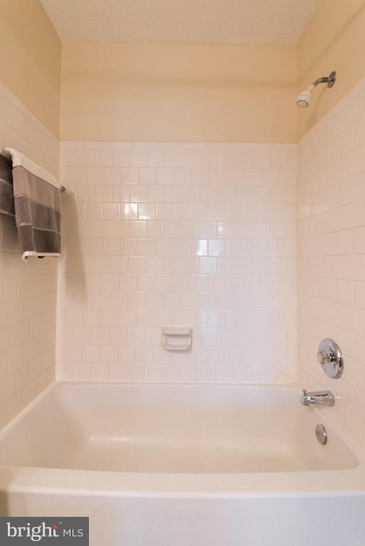 126 Fort Evans Road Southeast, Unit E Leesburg, VA 20175 - Photo 14 of 25 Bath (Master)