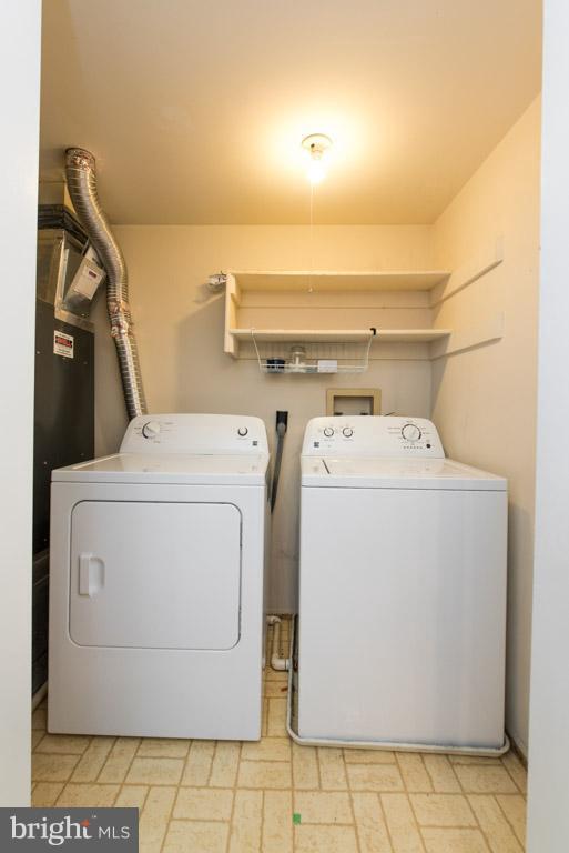 126 Fort Evans Road Southeast, Unit E Leesburg, VA 20175 - Photo 20 of 25 Laundry w/ washer/dryer
