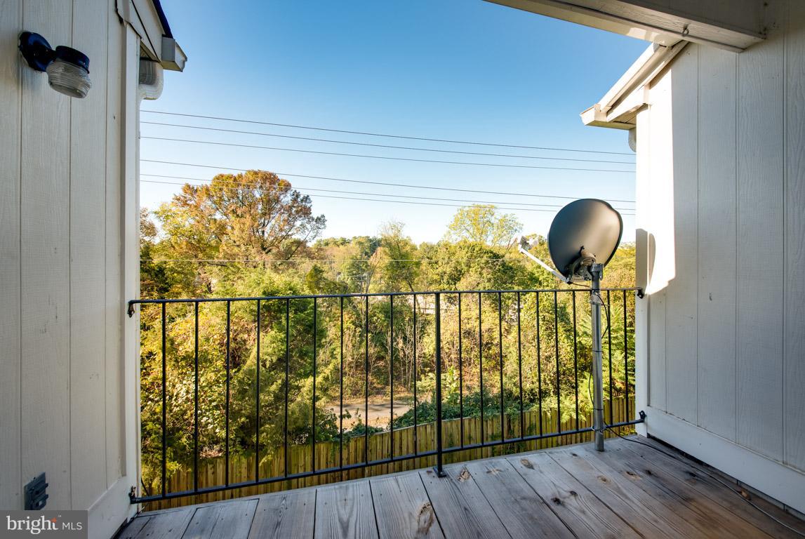 126 Fort Evans Road Southeast, Unit E Leesburg, VA 20175 - Photo 22 of 25 Exterior Balcony view
