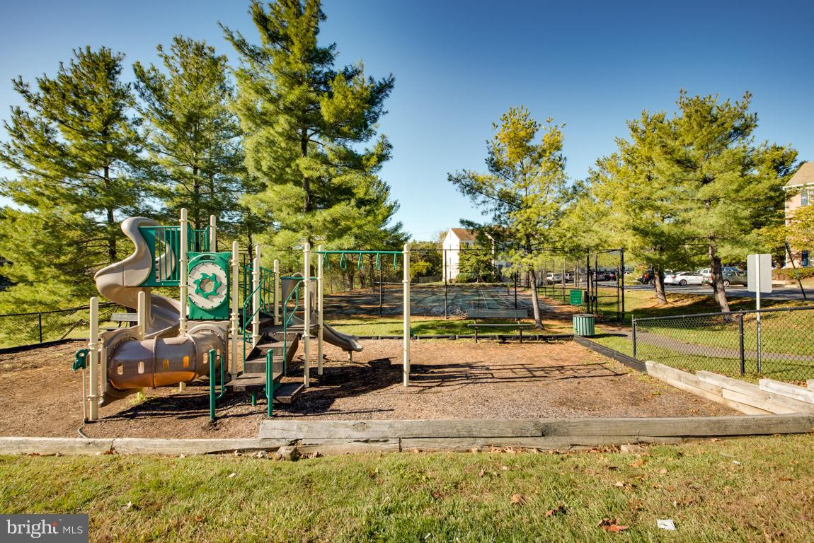126 Fort Evans Road Southeast, Unit E Leesburg, VA 20175 - Photo 24 of 25 Community