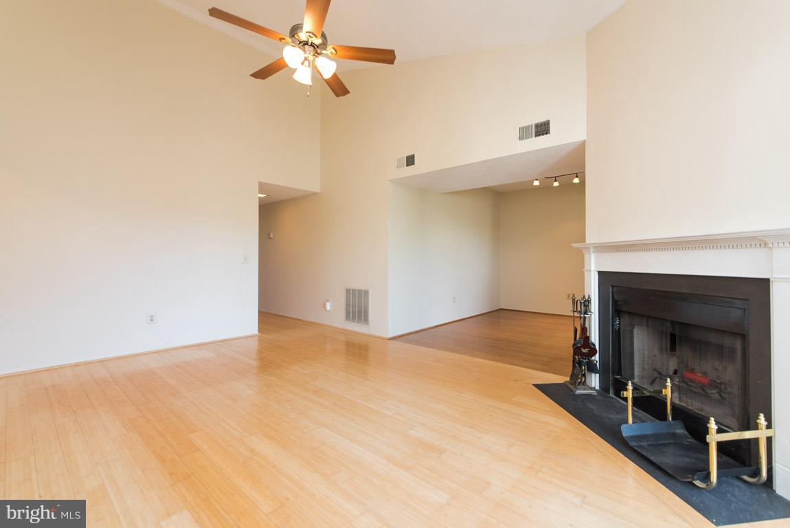126 Fort Evans Road Southeast, Unit E Leesburg, VA 20175 - Photo 4 of 25 Living Room
