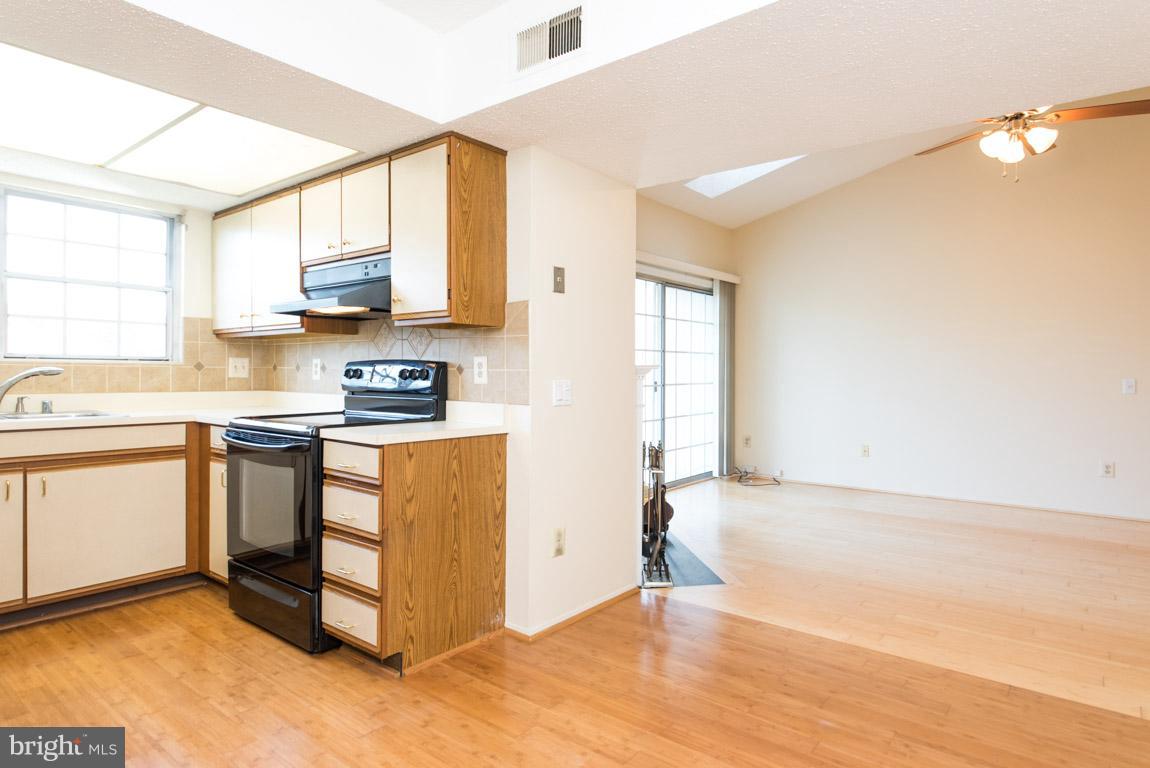 126 Fort Evans Road Southeast, Unit E Leesburg, VA 20175 - Photo 5 of 25 Kitchen
