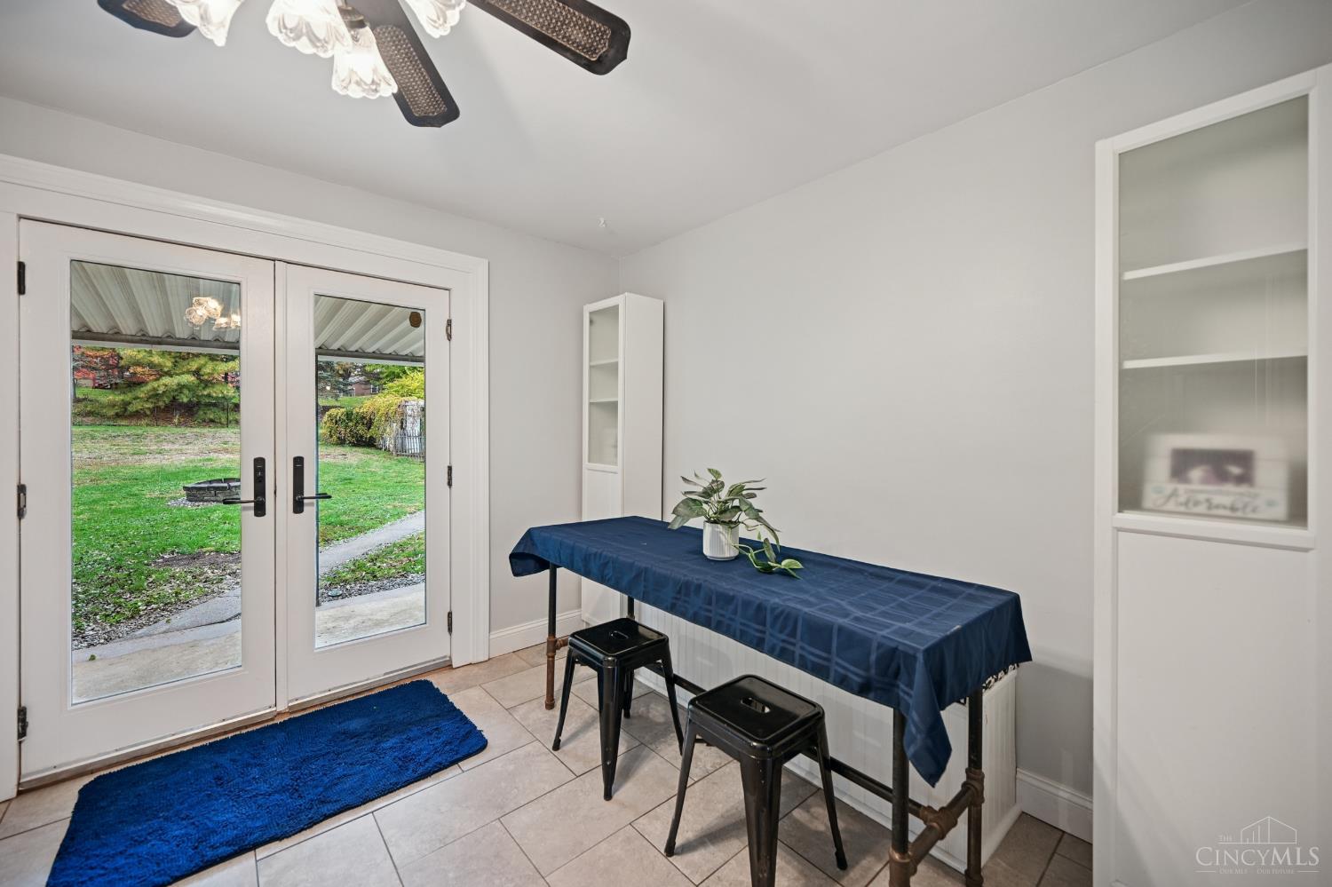 11525 Lippelman Road Sharonville, OH 45246 - Photo 14 of 38 Dining area in eat in kitchen with walkout to rear yard
