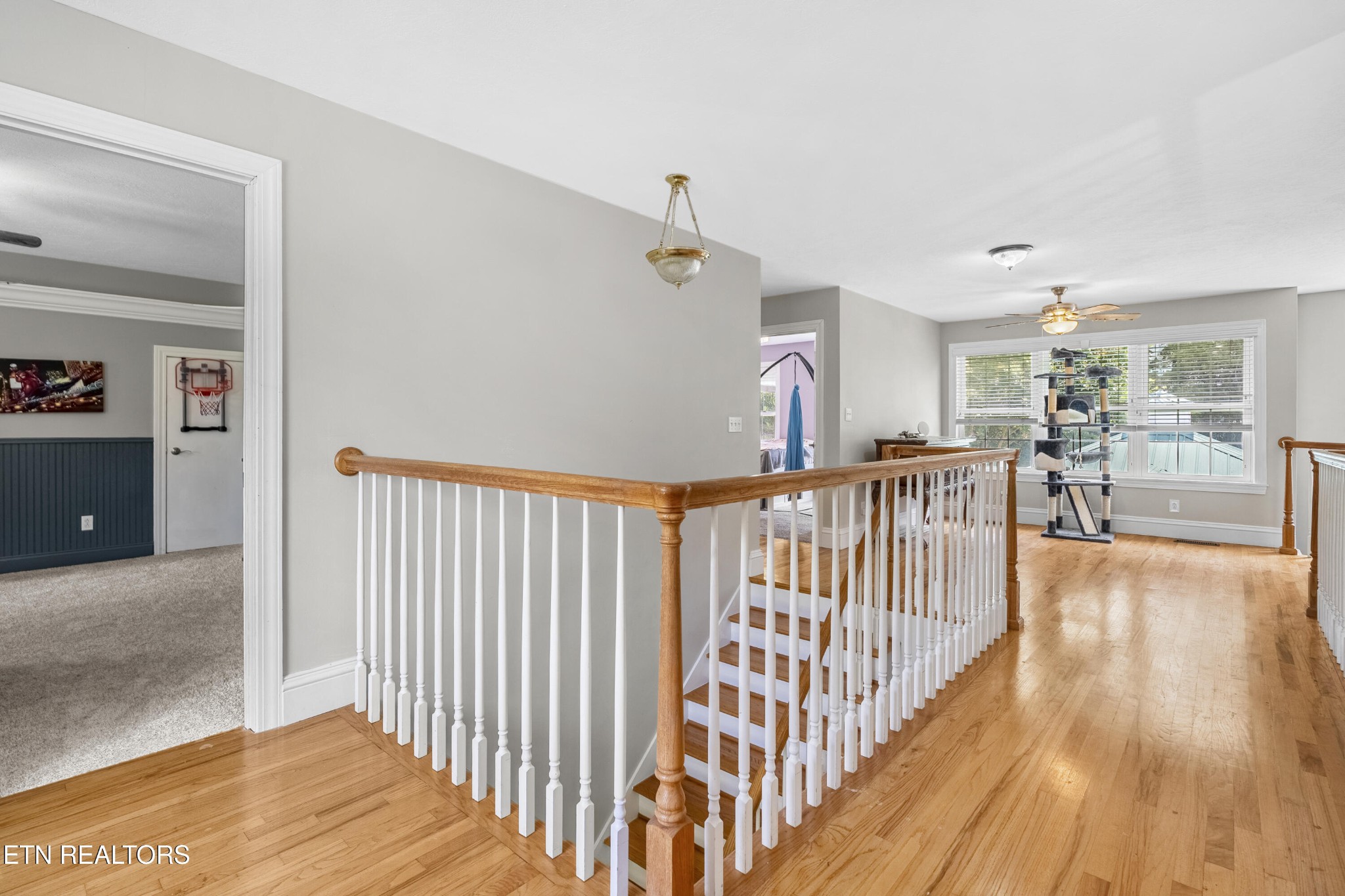 316 Red Hill Road Andersonville, TN 37705 - Photo 44 of 59 a view of a hallway with wooden floor and windows